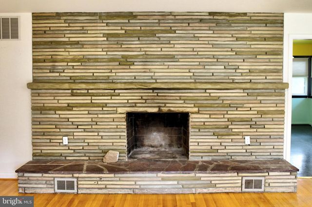 208 N MUHLENBERG ST, Woodstock, VA 22664