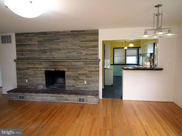 208 N MUHLENBERG ST, Woodstock, VA 22664