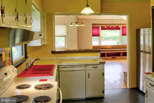 208 N MUHLENBERG ST, Woodstock, VA 22664