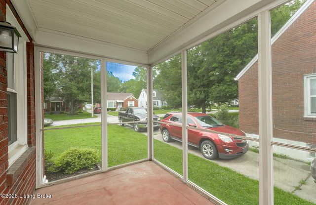 929 Ardmore Dr, Louisville, KY 40217
