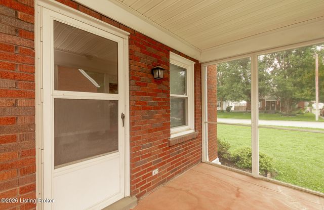 929 Ardmore Dr, Louisville, KY 40217
