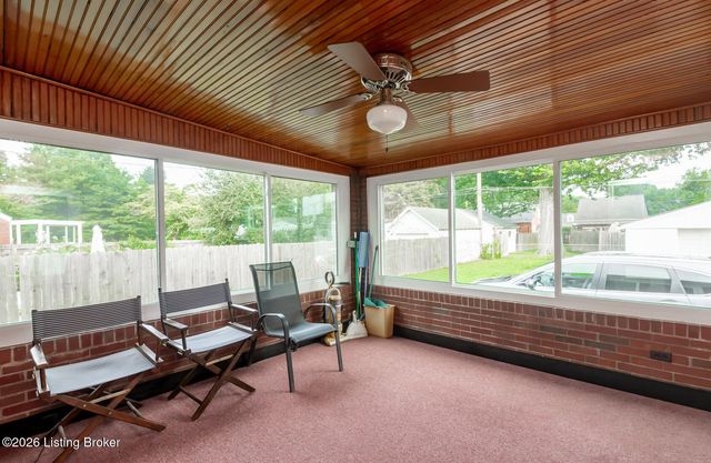929 Ardmore Dr, Louisville, KY 40217
