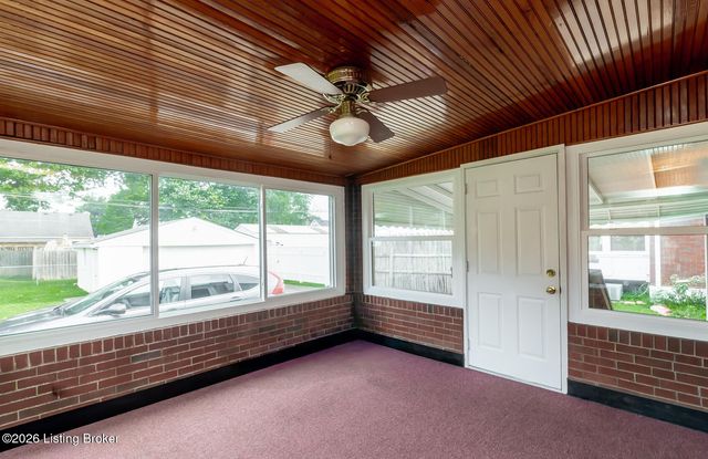 929 Ardmore Dr, Louisville, KY 40217