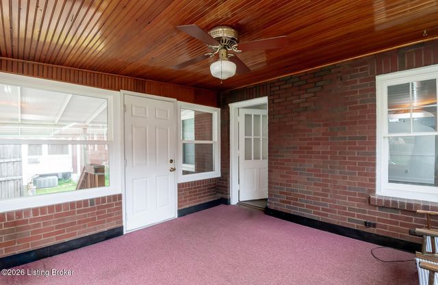 929 Ardmore Dr, Louisville, KY 40217