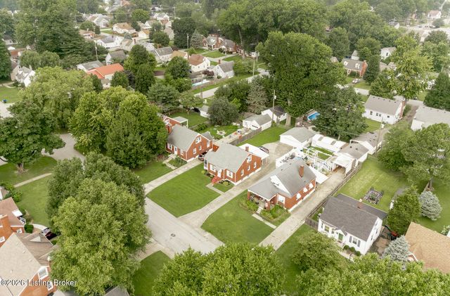 929 Ardmore Dr, Louisville, KY 40217