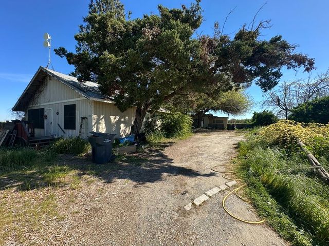 4518 Mountain View Rd, Hughson, CA 95326