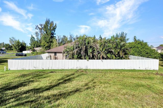 1121 NW 27th Avenue, Cape Coral, FL 33993