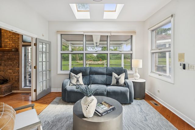 8120 Woodside Lane, Burr Ridge, IL 60527