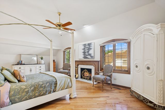 8120 Woodside Lane, Burr Ridge, IL 60527