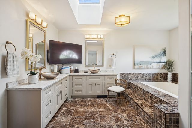 8120 Woodside Lane, Burr Ridge, IL 60527