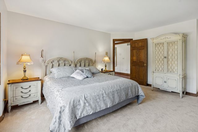 8120 Woodside Lane, Burr Ridge, IL 60527