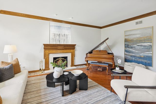 8120 Woodside Lane, Burr Ridge, IL 60527