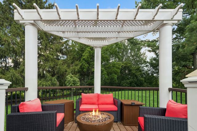 8120 Woodside Lane, Burr Ridge, IL 60527