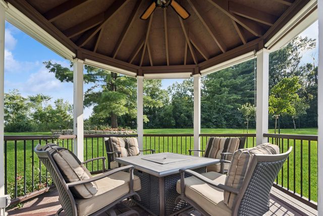 8120 Woodside Lane, Burr Ridge, IL 60527