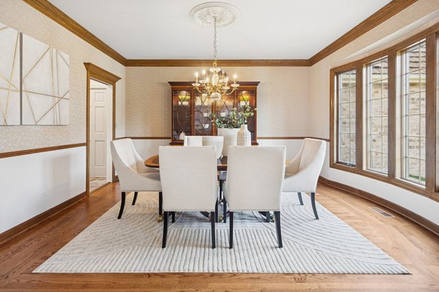 8120 Woodside Lane, Burr Ridge, IL 60527