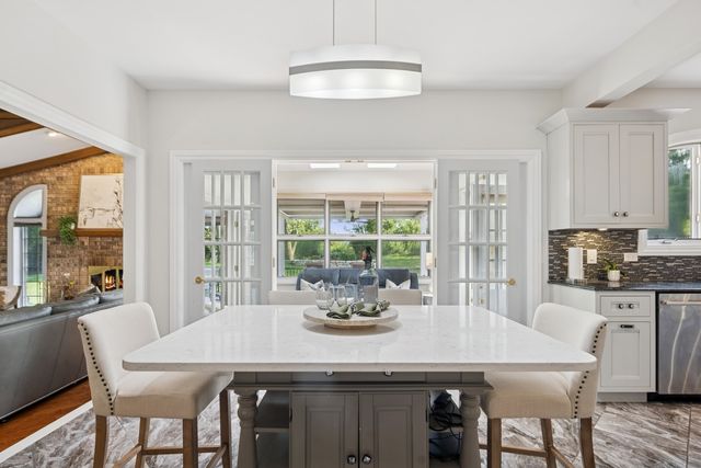 8120 Woodside Lane, Burr Ridge, IL 60527