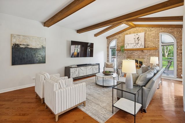 8120 Woodside Lane, Burr Ridge, IL 60527