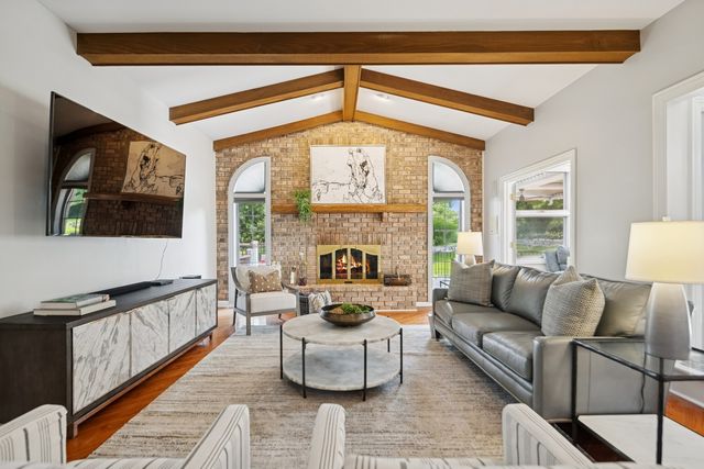 8120 Woodside Lane, Burr Ridge, IL 60527