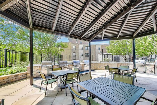 3930 N Pine Grove Avenue 2912, Chicago, IL 60613