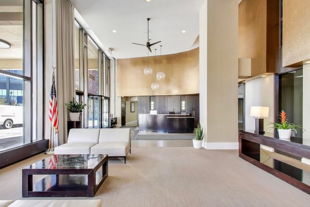 3930 N Pine Grove Avenue 2912, Chicago, IL 60613