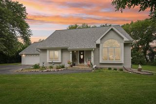 4330 S Calhoun ROAD, New Berlin, WI 53151