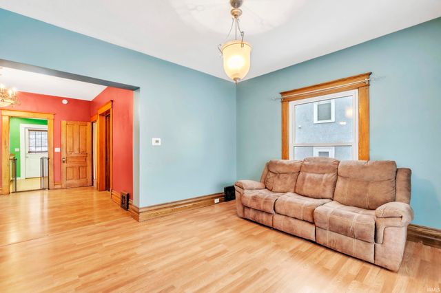 629 E Diamond Street, Kendallville, IN 46755