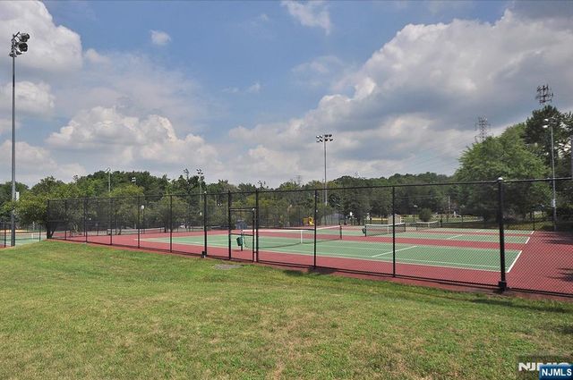 14 Fox Run, North Caldwell, NJ 07006
