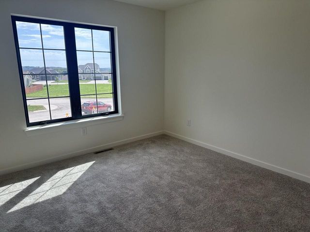 114 Retzer View COURT, Waukesha, WI 53188
