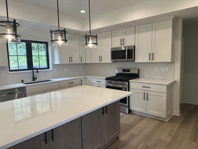 114 Retzer View COURT, Waukesha, WI 53188