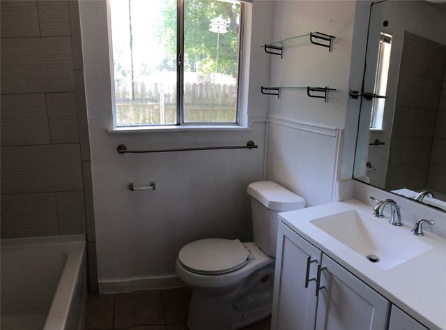 2201 Lanier DR A, Austin, TX 78757