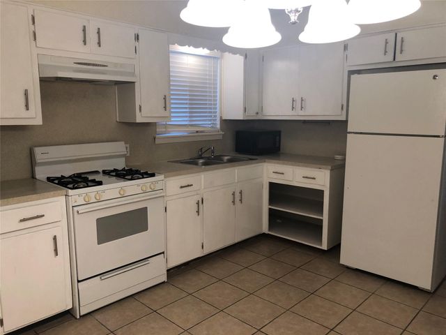 2201 Lanier DR A, Austin, TX 78757