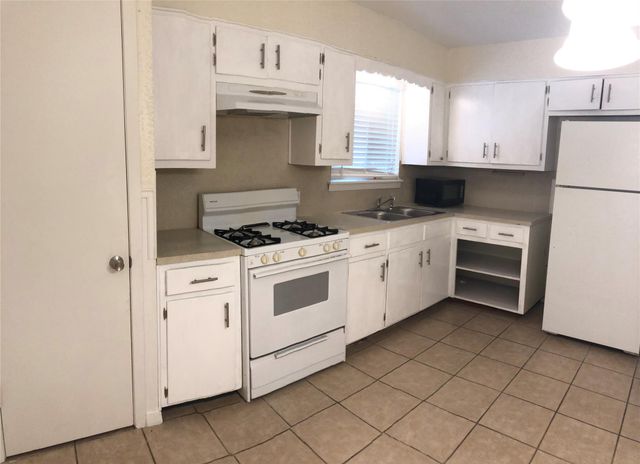 2201 Lanier DR A, Austin, TX 78757