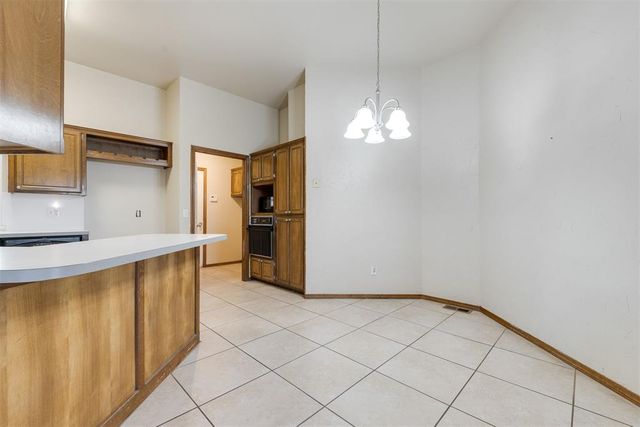 301 N Rockypoint Drive, Edmond, OK 73003