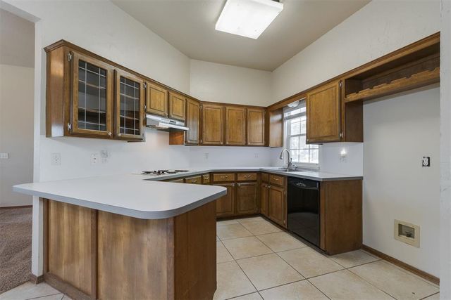 301 N Rockypoint Drive, Edmond, OK 73003