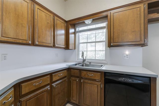 301 N Rockypoint Drive, Edmond, OK 73003
