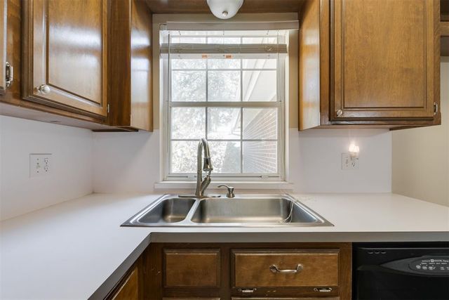 301 N Rockypoint Drive, Edmond, OK 73003