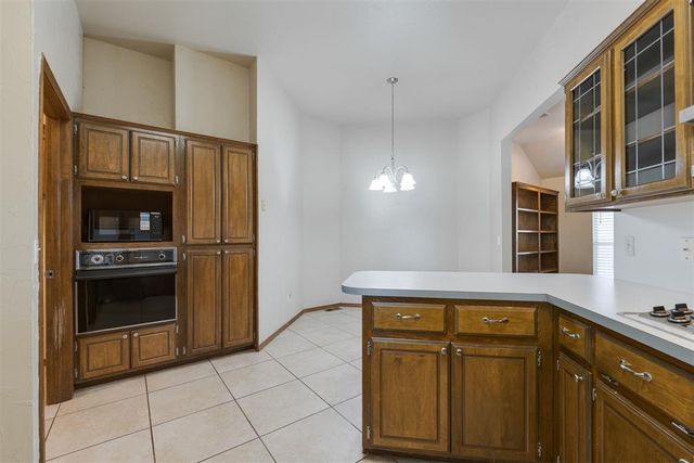 301 N Rockypoint Drive, Edmond, OK 73003