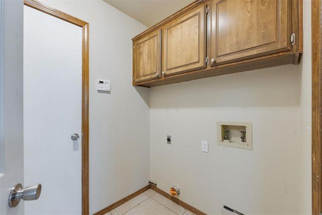 301 N Rockypoint Drive, Edmond, OK 73003