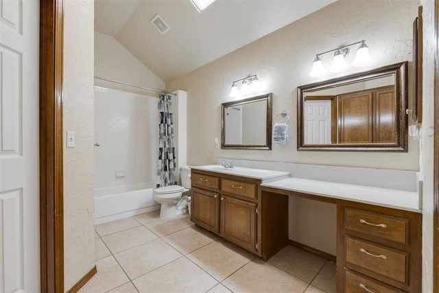 301 N Rockypoint Drive, Edmond, OK 73003