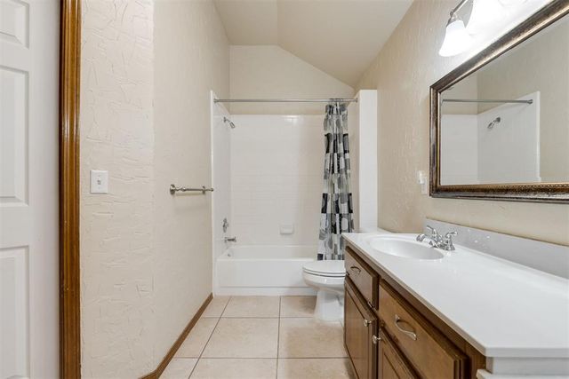 301 N Rockypoint Drive, Edmond, OK 73003