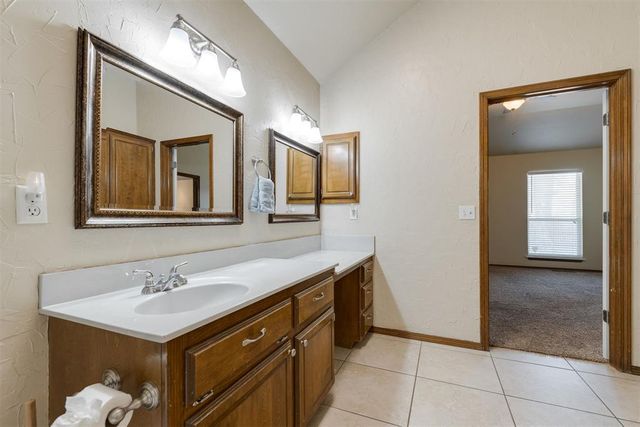 301 N Rockypoint Drive, Edmond, OK 73003