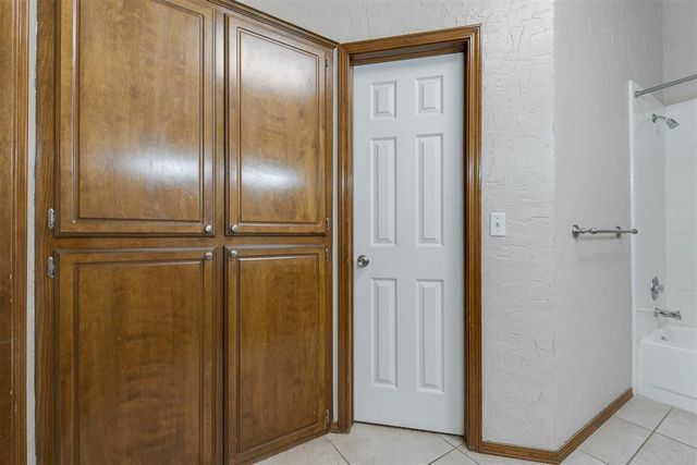 301 N Rockypoint Drive, Edmond, OK 73003
