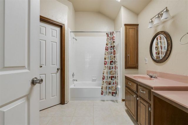 301 N Rockypoint Drive, Edmond, OK 73003