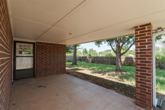 301 N Rockypoint Drive, Edmond, OK 73003