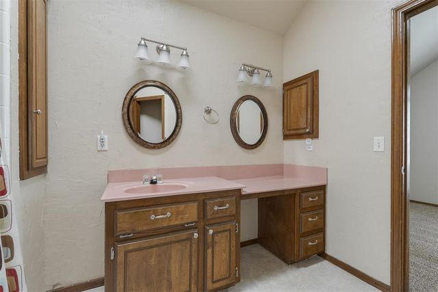301 N Rockypoint Drive, Edmond, OK 73003