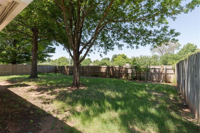 301 N Rockypoint Drive, Edmond, OK 73003