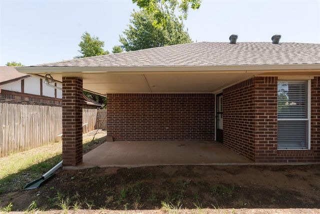 301 N Rockypoint Drive, Edmond, OK 73003