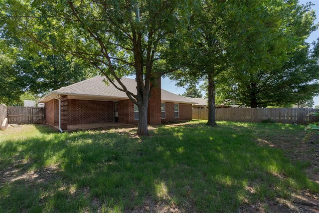 301 N Rockypoint Drive, Edmond, OK 73003