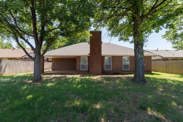 301 N Rockypoint Drive, Edmond, OK 73003