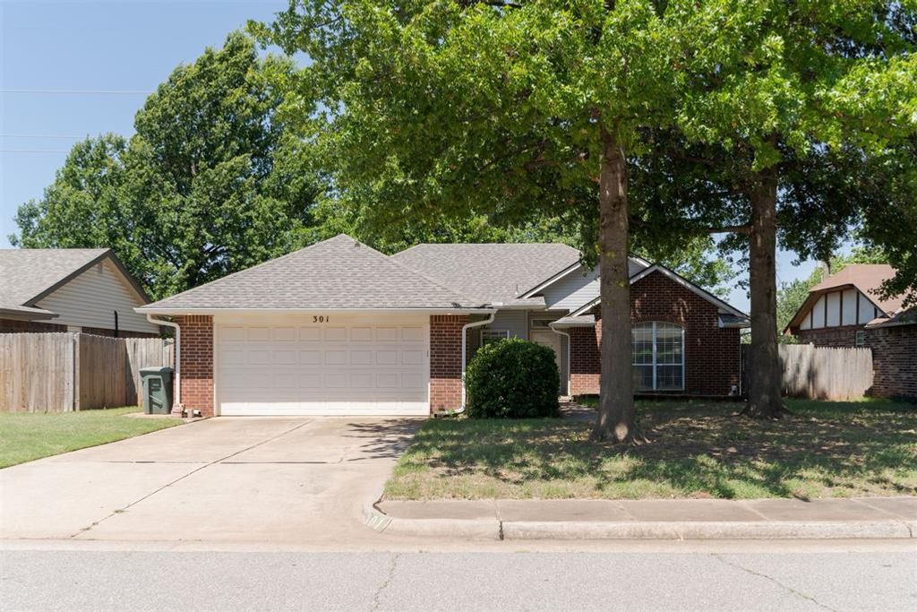 301 N Rockypoint Drive, Edmond, OK 73003
